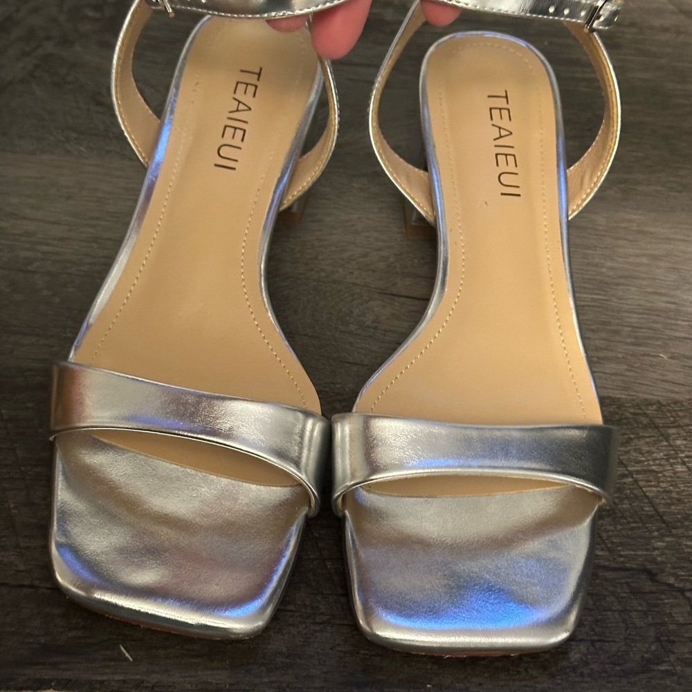Shiny Silver Women's Sandals 7.5w EUC